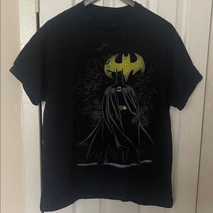 DC Comics Batman 2025 “Batman In The Dark” T-Shirt Size Large In Black